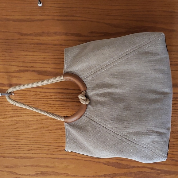 Michael Michael Kors Isla Ring shoulder Tote - Picture 2 of 10